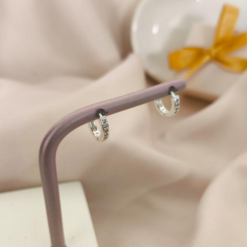 ARGOLA FINA CRAVEJADA EM MICRO ZIRCONIA