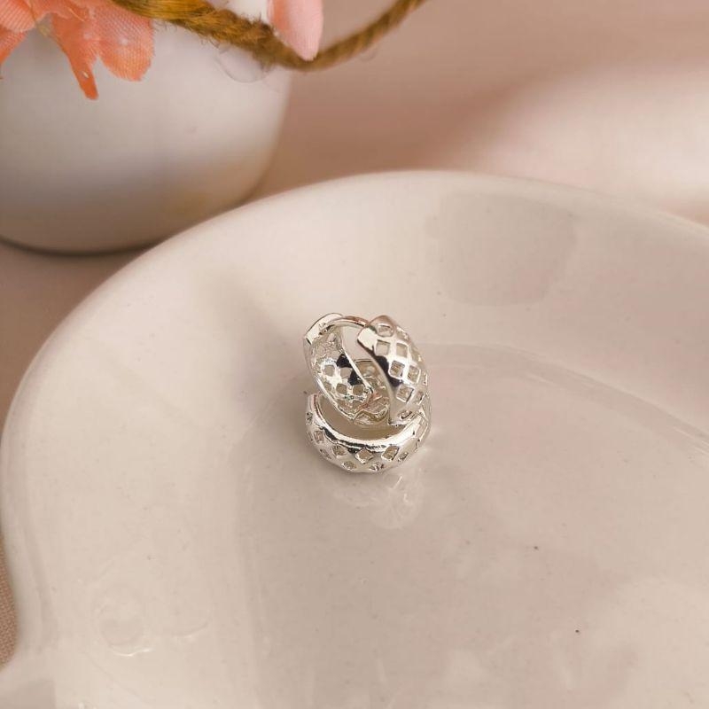 ARGOLA LARGA TODA PERFURADA LISA