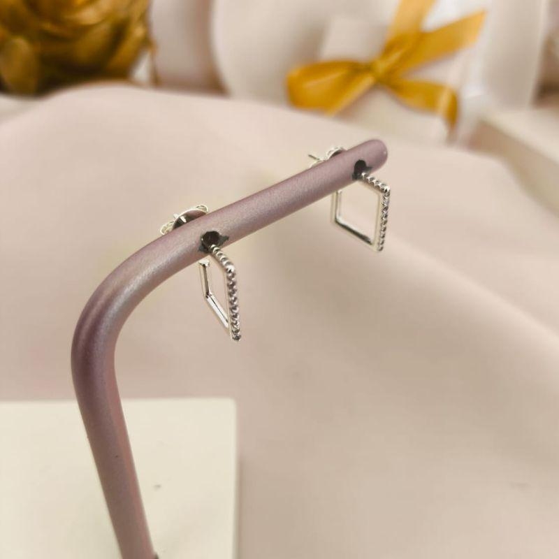 ARGOLA QUADRADA COM 1 FILA DE ZIRCONIA