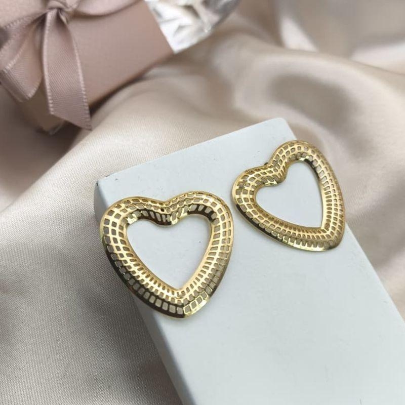 BRINCO CORAÇÃO GRANDE VAZADO LISOS