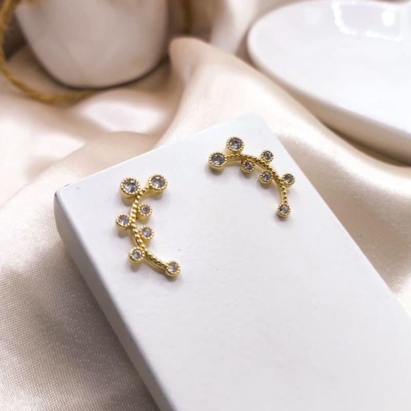 BRINCO FLOR EARCUFF COM PETALAS EM PEDRAS DE ZIRCONIA