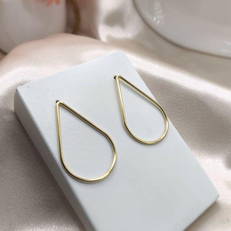 BRINCO GOTA GRANDE VAZADA LISA