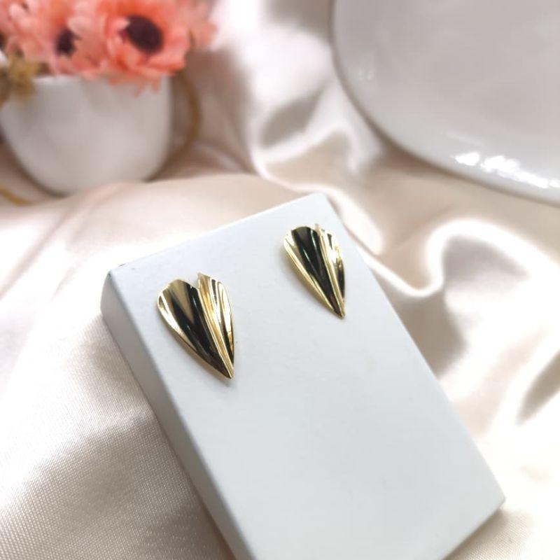 BRINCO ORGANICO FORMA DE CORAÇÃO PONTUDO ONDULADO