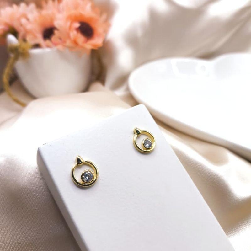 BRINCO REDONDO COM UM PONTO DE LUZ EMBAIXO