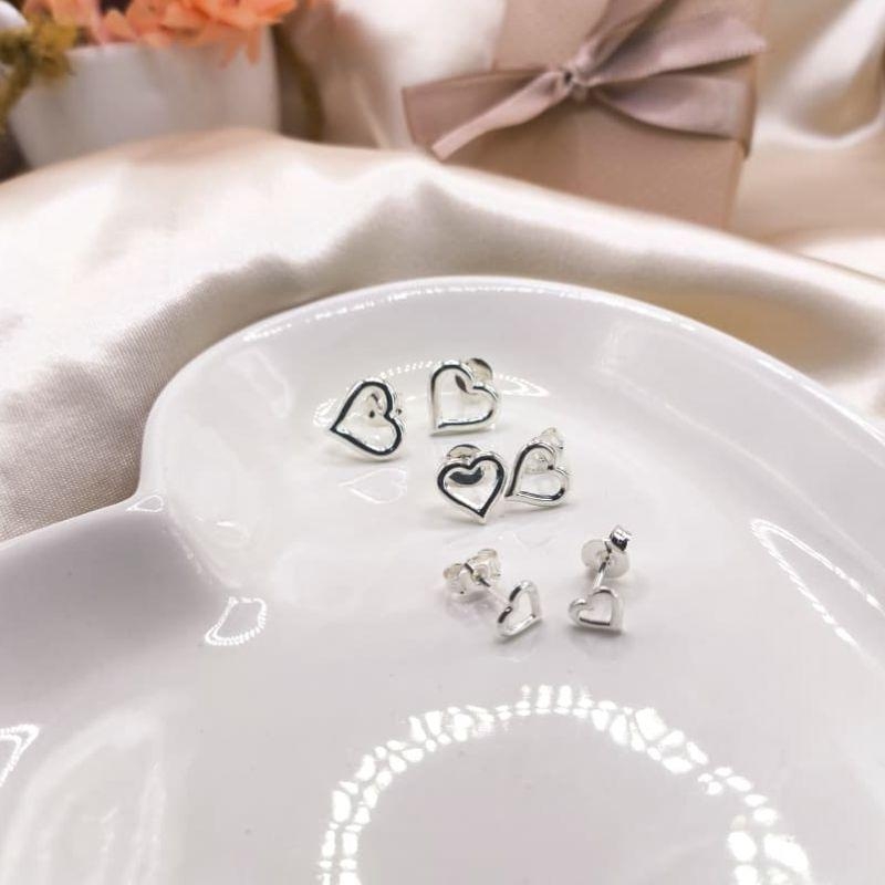 BRINCO TRIO DE CORAÇÃO VAZADO