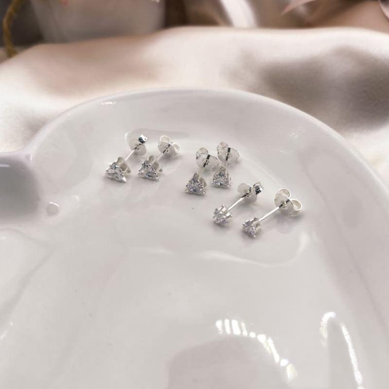 BRINCO TRIO PEDRA TRIANGULAR ZIRCONIA