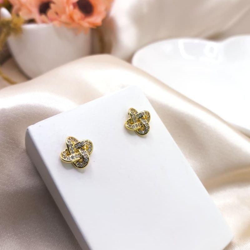 BRINCO X ENTRELAÇADO CRAVEJADO EM MICRO ZIRCONIA