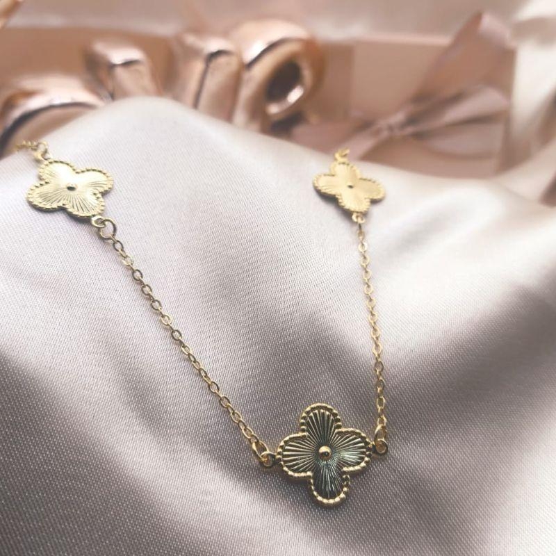 CHOKER COM 5 FLOR DE TREVOS SEPARADOS