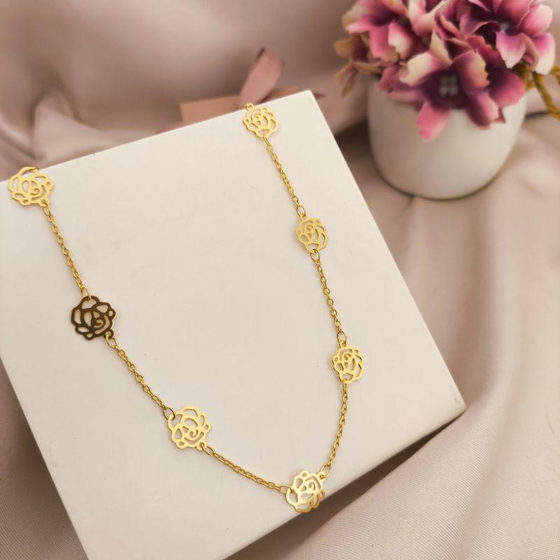 CHOKER COM FLORES COM FORMA REDONDAS VAZADAS