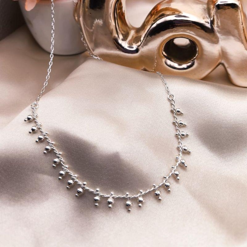 CHOKER COM MINI ESFERAS NA PONTAS E MICRO ESFERAS