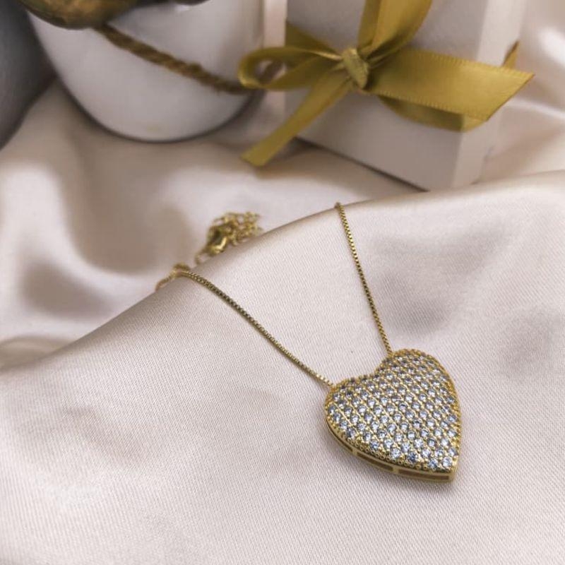 COLAR CORAÇÃO GRANDE CRAVEJADO EM MICRO ZIRCONIA