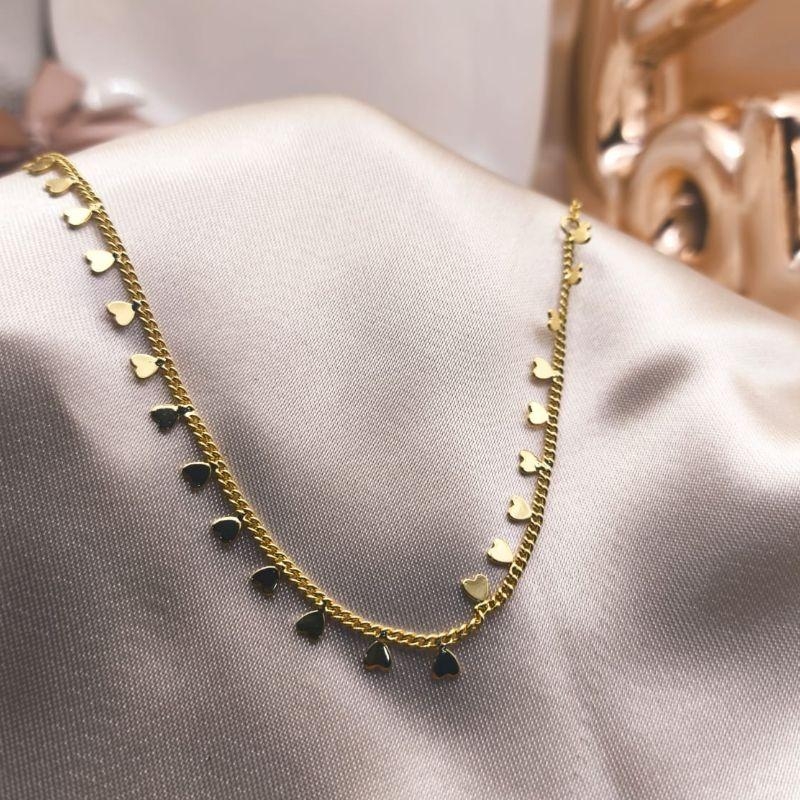 COLAR ELO GROUMET COM CORAÇÕES PENDURADOS