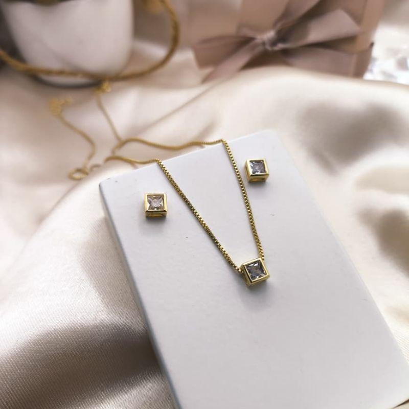 CONJUNTO QUADRADO COM PEDRA DE ZIRCONIA