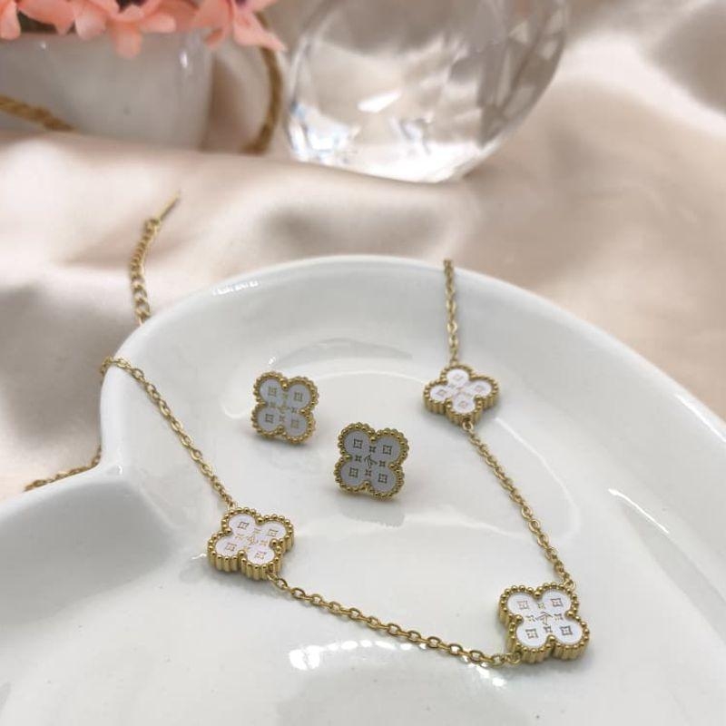 CONJUNTO TREVO DETALHADO BRANCO