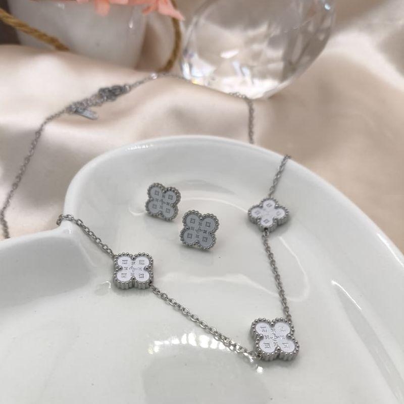 CONJUNTO TREVO DETALHADO BRANCO