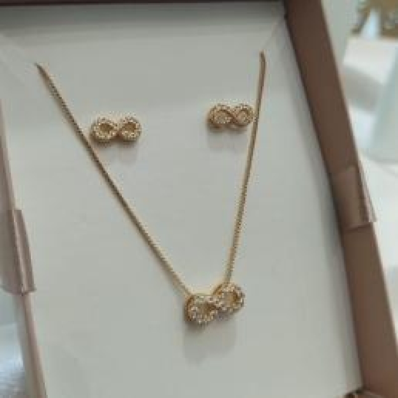 CONJUNTO VENEZIANA INFINITO VAZADO E CRAVEJADO