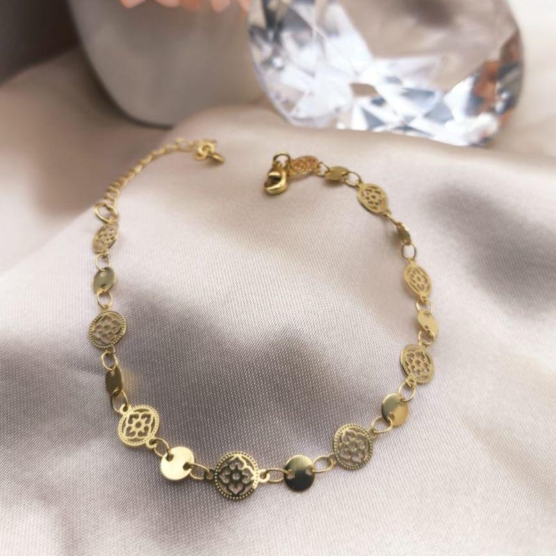 PULSEIRA COM PLASCAS REDONDAS LISAS E VAZADAS DETALHADAS