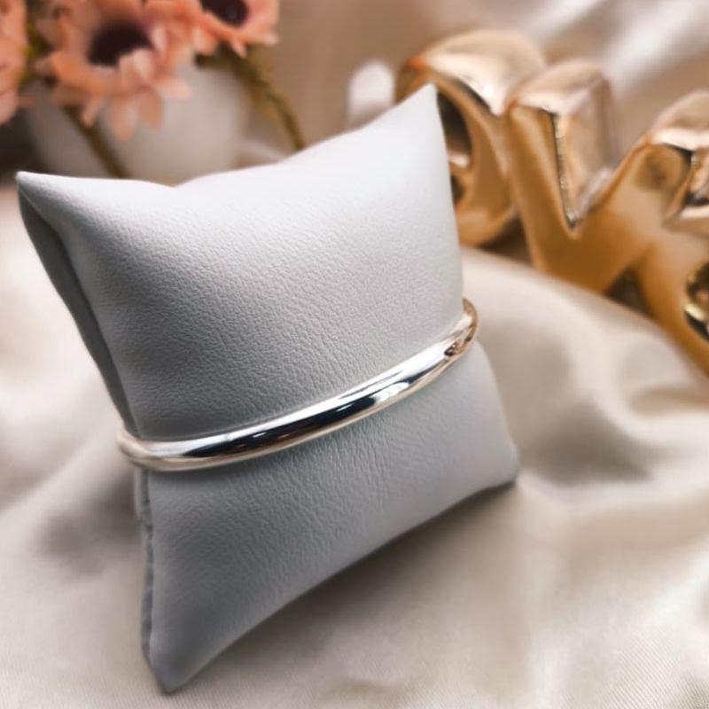 BRACELETE COM SUPERIOR BOLEADA LARGA