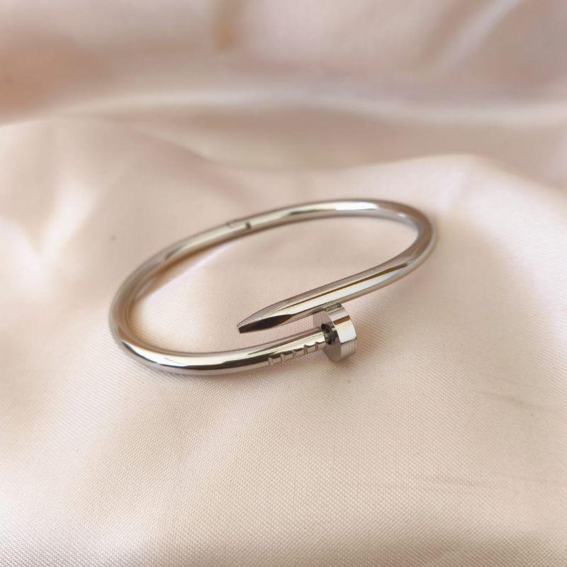 BRACELETE EM AÇO PREGO