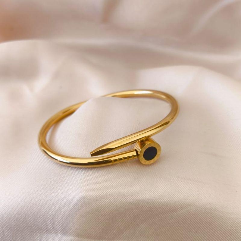 BRACELETE EM AÇO PREGO COM DETALHE PRETO