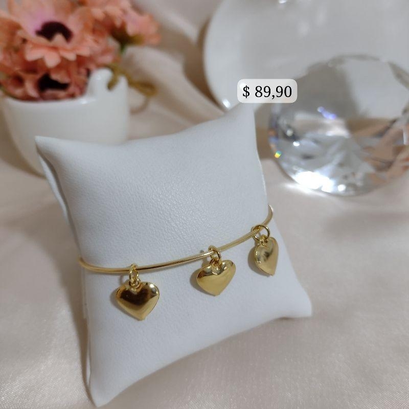 BRACELETE FINO LISO COM 3 CORAÇÕES BOLEADOS