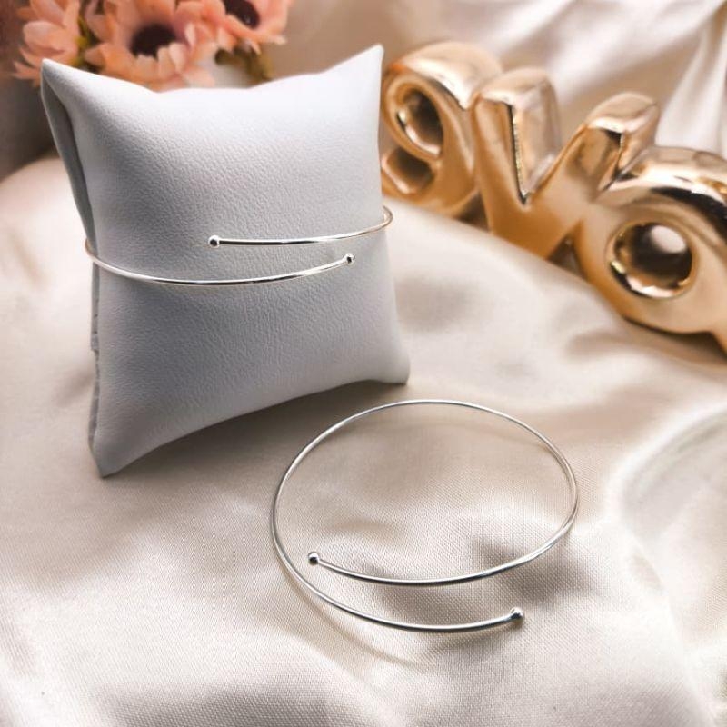 BRACELETE FIO LISO COM MINI ESFERAS NAS PONTAS