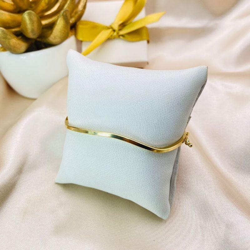 BRACELETE ONDULADO CHATADO COM FECHO TRAVA