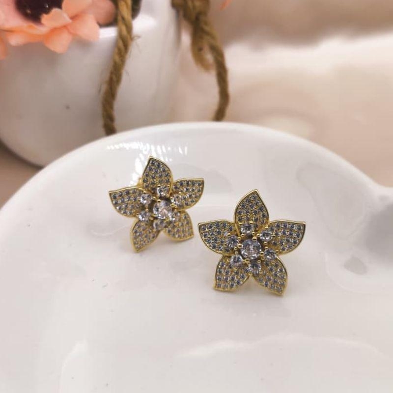 BRINCO FLOR TODO CRAVEJADO EM MICRO ZIRCONIA