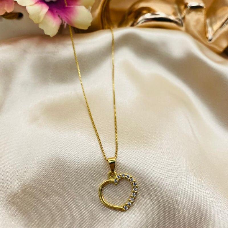 COLAR COM CORAÇÃO LISO E CRAVEAJDO EM MICRO ZIRCONIA