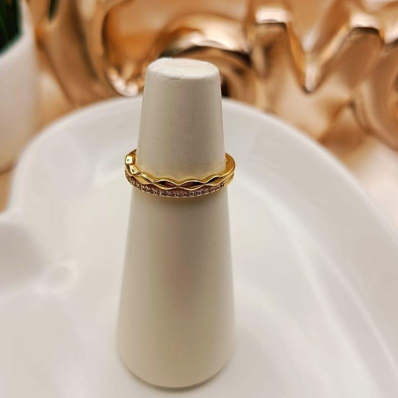 ANEL 2 EM 1 LISO ONDULADO E CRAVEJADO EM MICRO ZIRCONIA