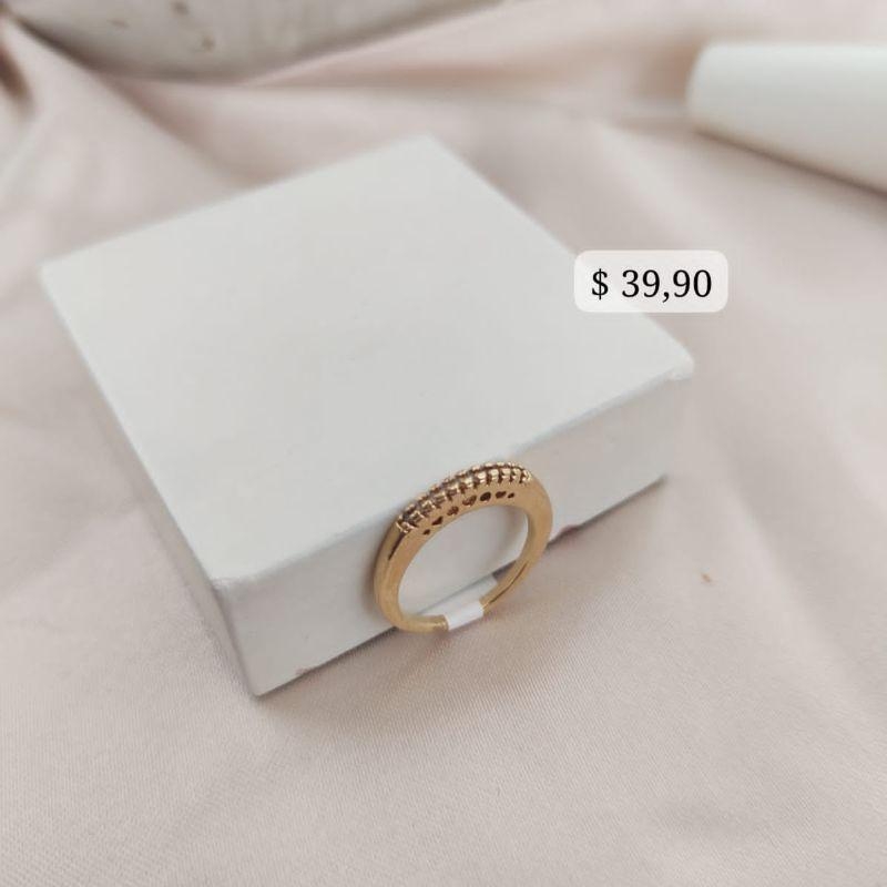 ANEL APARADOR COM DETALHES DE CORAÇÃO VAZADO