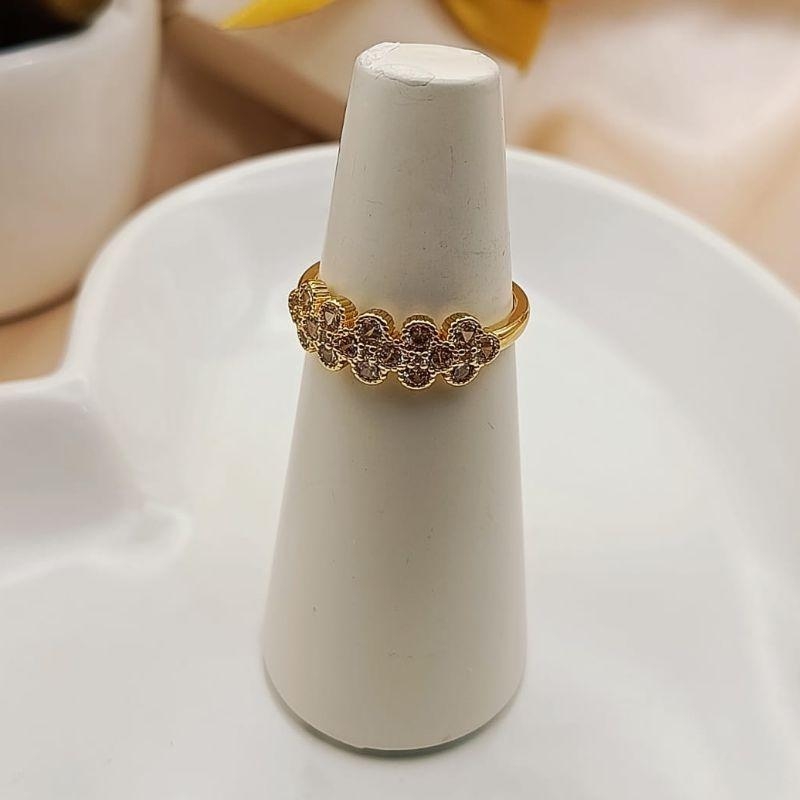 ANEL COM 5 TREVOS UNIDOS CRAVEJADO EM ZIRCONIA