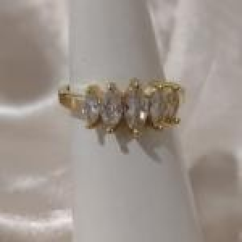 ANEL COM 6 PEDRAS OVAL ZIRCONIA