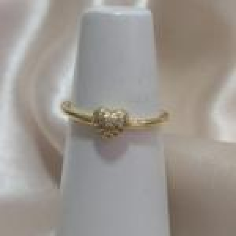 ANEL COM CORAÇÃO CRAVEJADO ZIRCONIA PEQUENO TAM 18