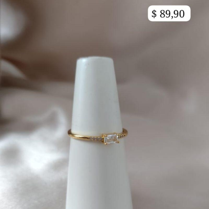 ANEL COM PEDRA SOLITARIA RETANGULAR