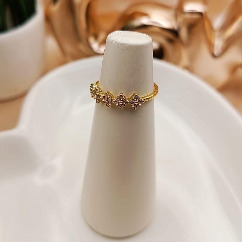 ANEL COM QUADRADOS CRAVEJADO EM MICRO ZIRCONIA