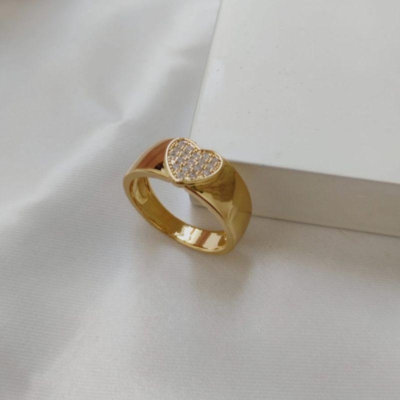 ANEL LARGO COM CORAÇÃO CRAVEJADO EM MICRO ZIRCONIA