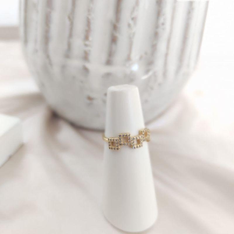 ANEL QUADRADOS VAZADOS E CRAVEJADOS EM ZIRCONIA