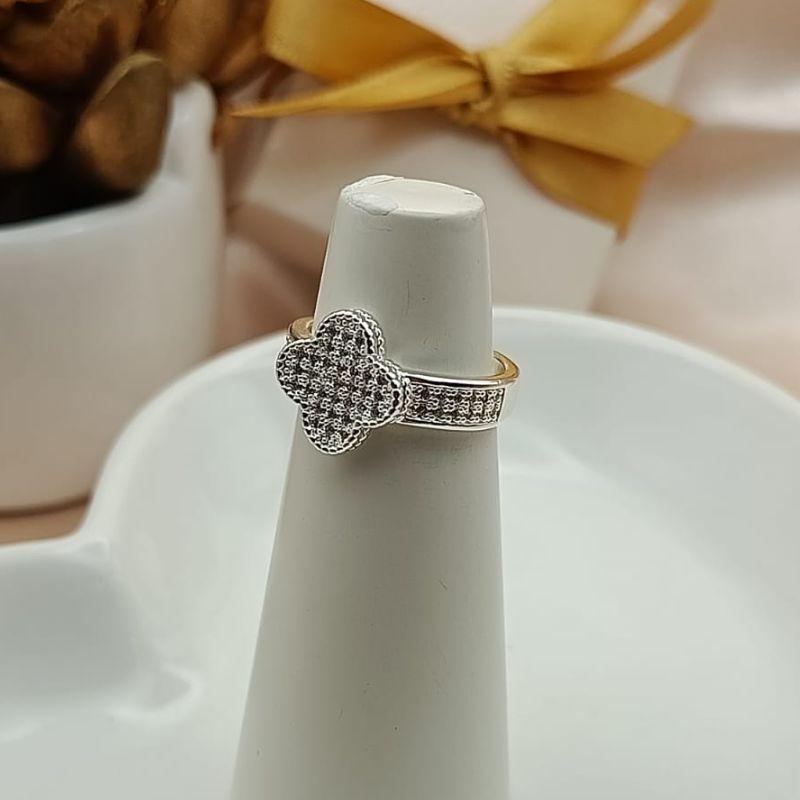 ANEL TREVO CRAVEJADO EM MICRO ZIRCONIA