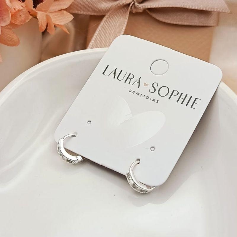 ARGOLA PEQUENA COM 3 PEDRAS DE ZIRCONIA NA FRENTE