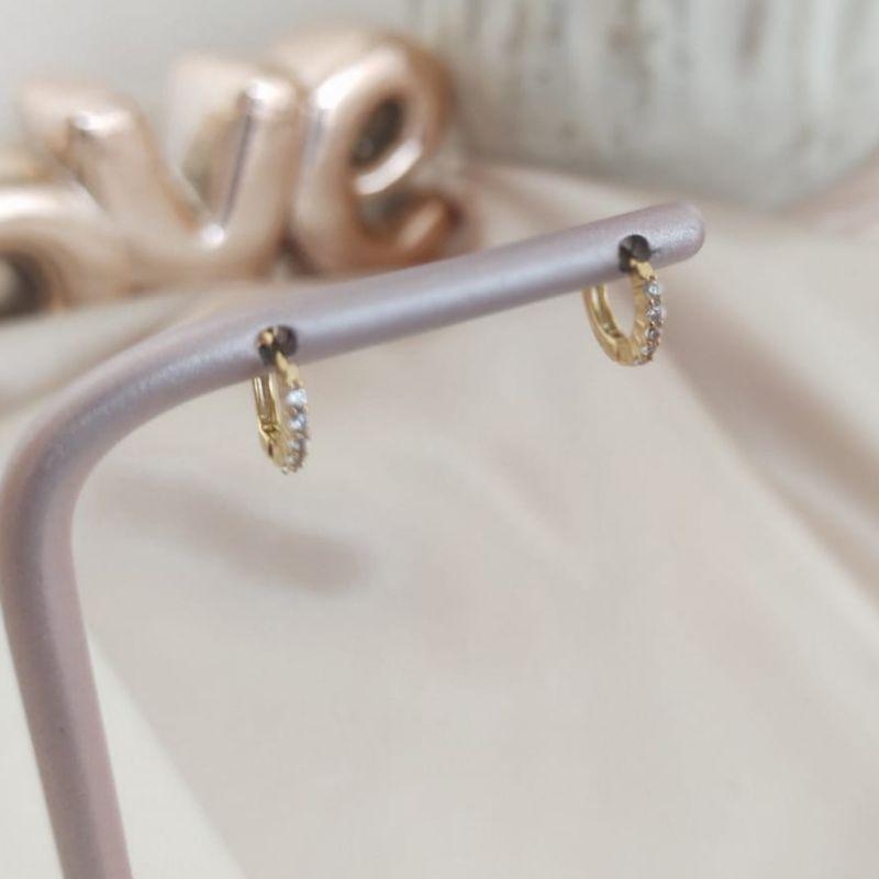 BRINCO ARGOLA 1 FILA DE ZIRCONIA 8MM