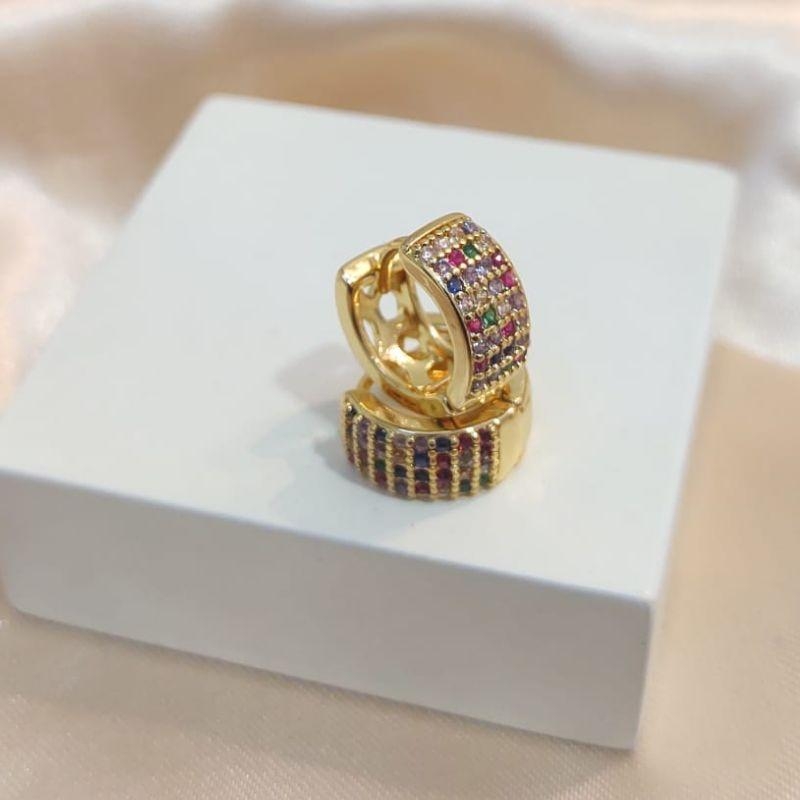 BRINCO ARGOLA COM 4 FILA DE ZIRCONIA COLORIDAS M