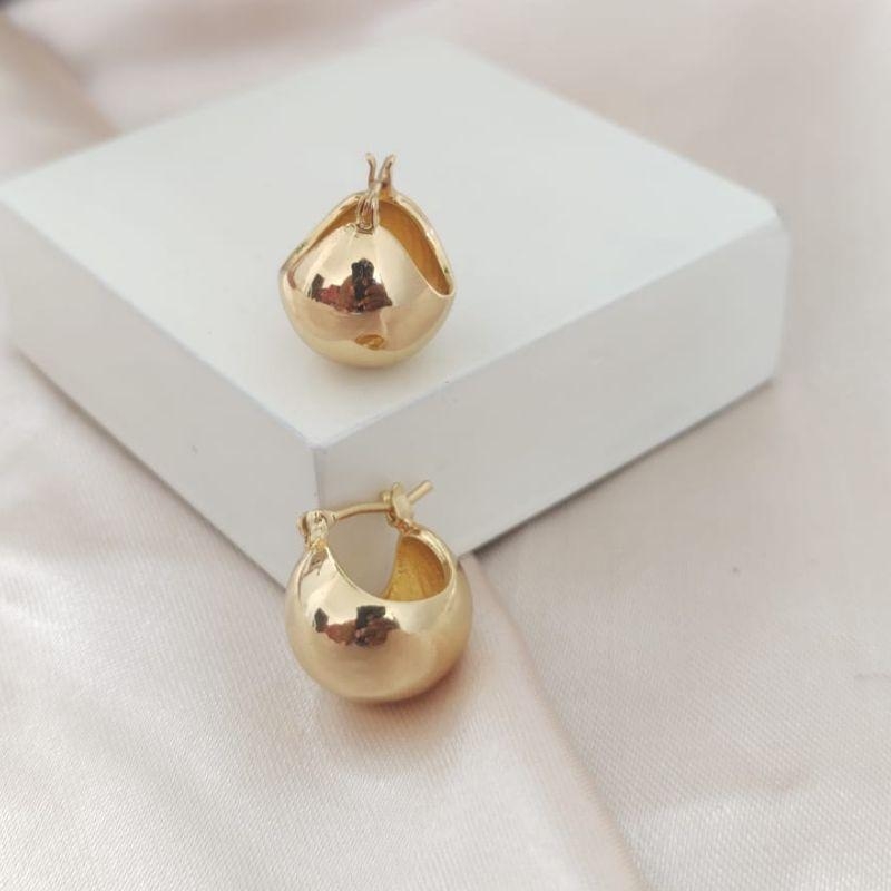 BRINCO ARGOLA COM FORMA DE GOTA LISA