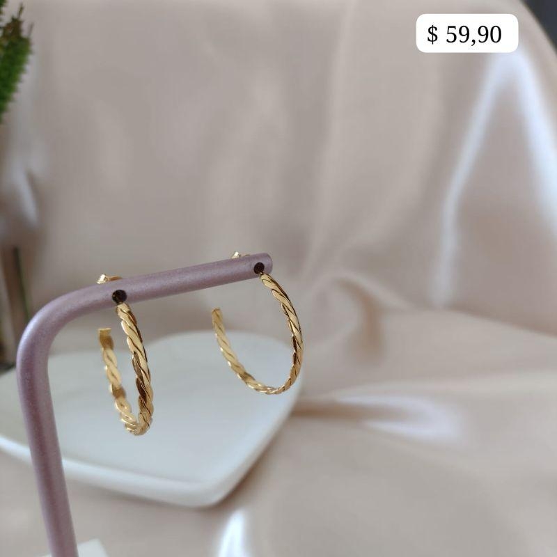 BRINCO ARGOLA CRATADA LISA LISTRAS FRENTE 30MM