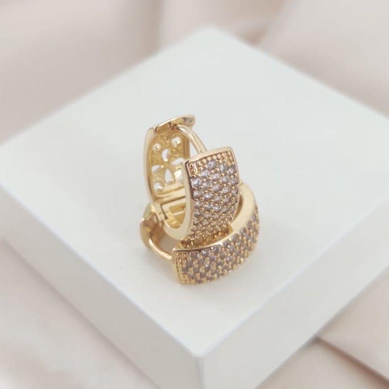 BRINCO ARGOLA CRAVEJADA COM 5 FOLAS DE ZIRCONIA