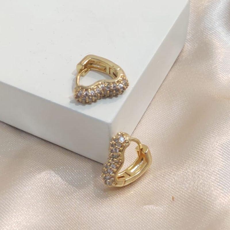 BRINCO ARGOLA FORMA DE CORAÇÃO COM 3 FILA DE ZIRCONIA M