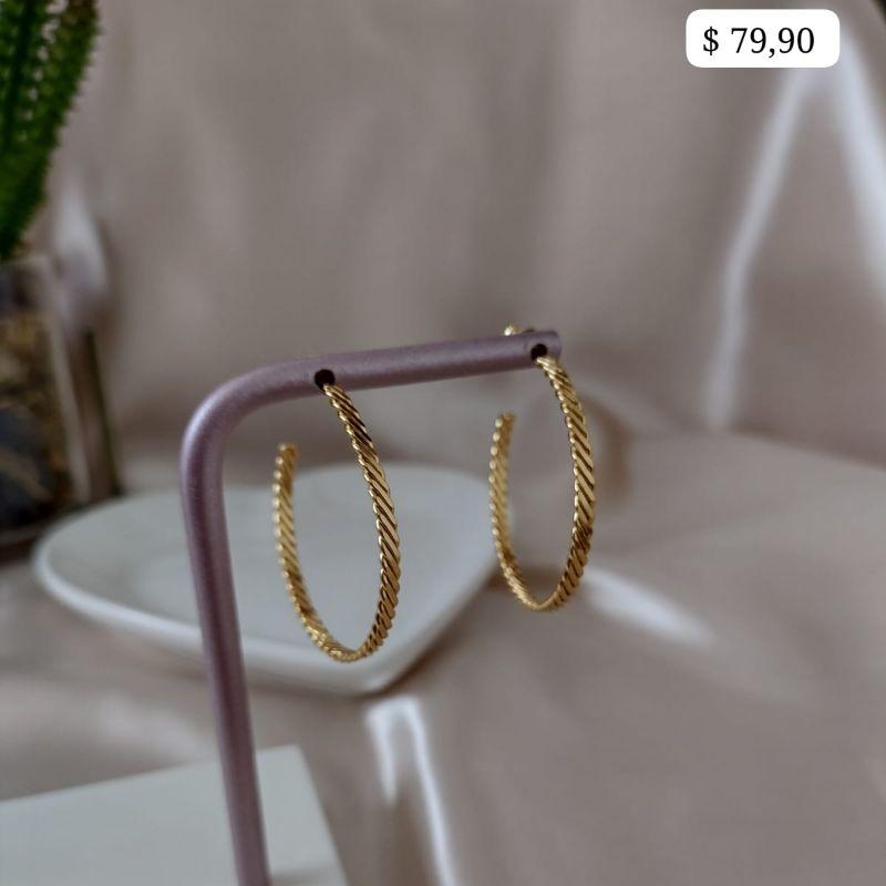 BRINCO ARGOLA FRISOS DIAGONAL LISO 40MM