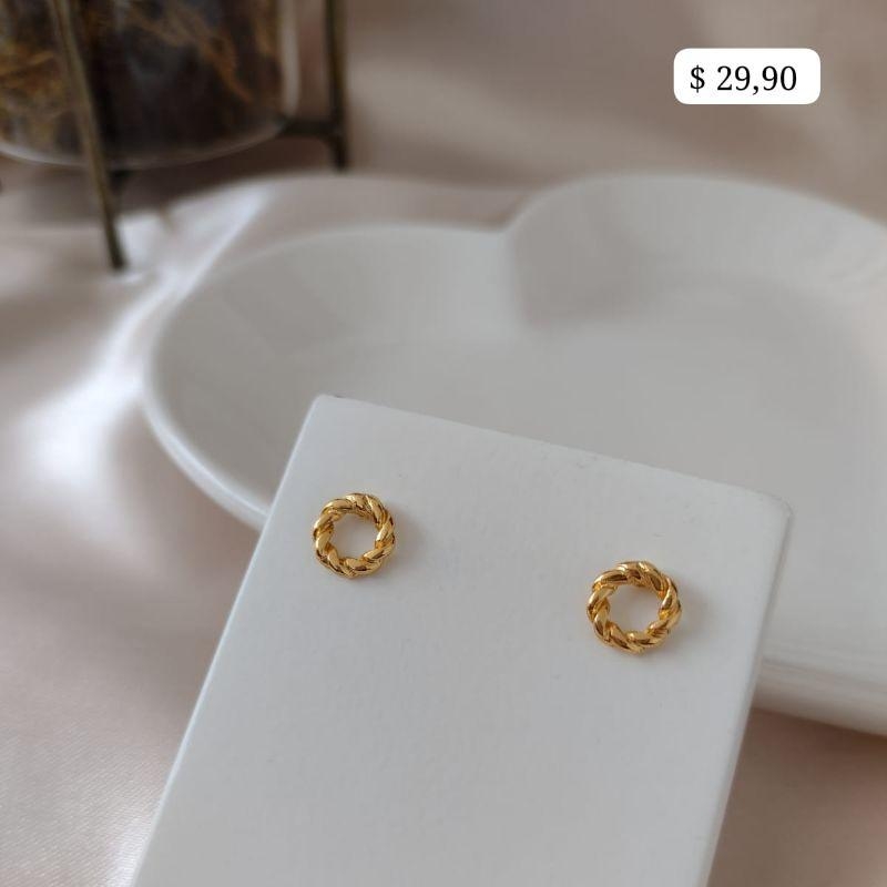 BRINCO CIRCULO FORMA DE CORDA VAZADO