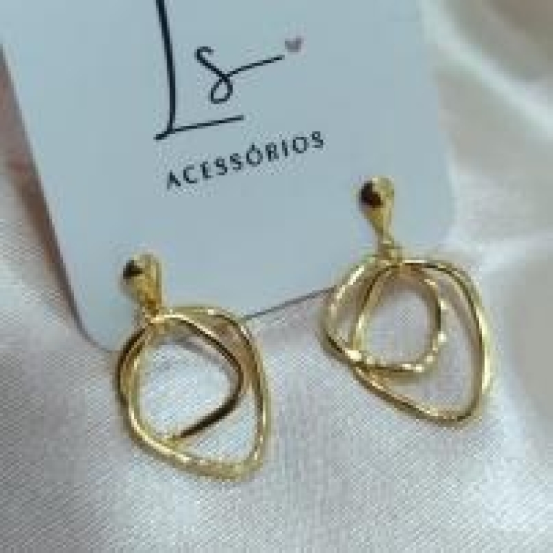 BRINCO COM 2 CIRCULO TORTO PENDURADOS