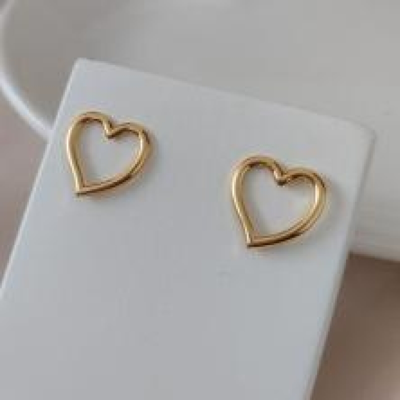 BRINCO CORAÇÃO VAZADO LISO 